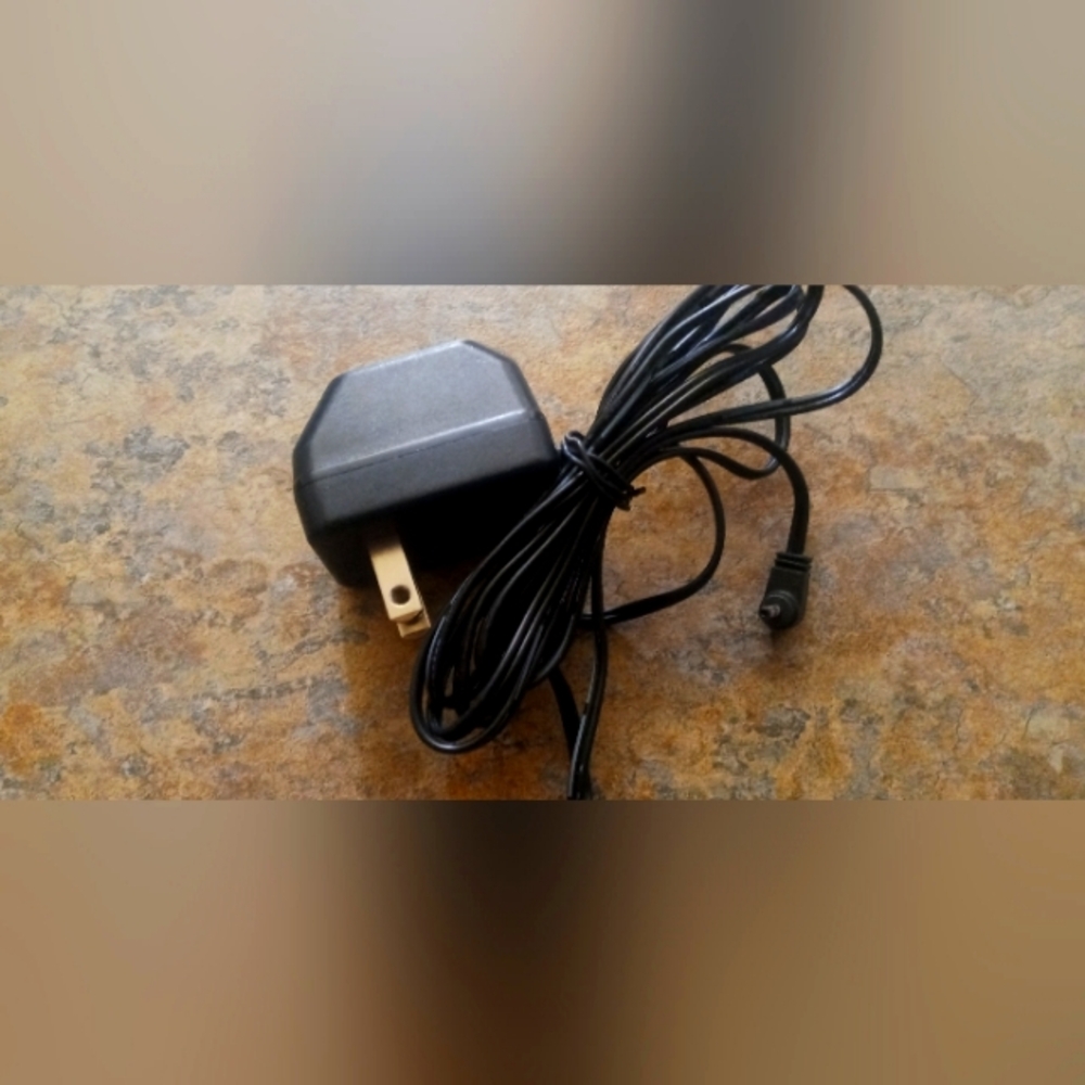 Universal Black Tablet/Accessory AC Wall Charger with Barrel Connector